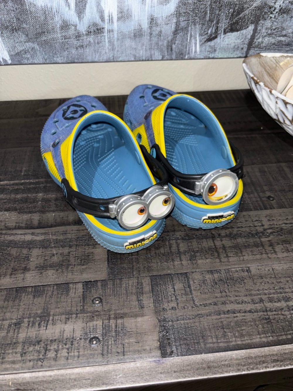 Crocs Kids' Classic Despicable Me Minion Clogs SZ 5 - Picture 8 of 8